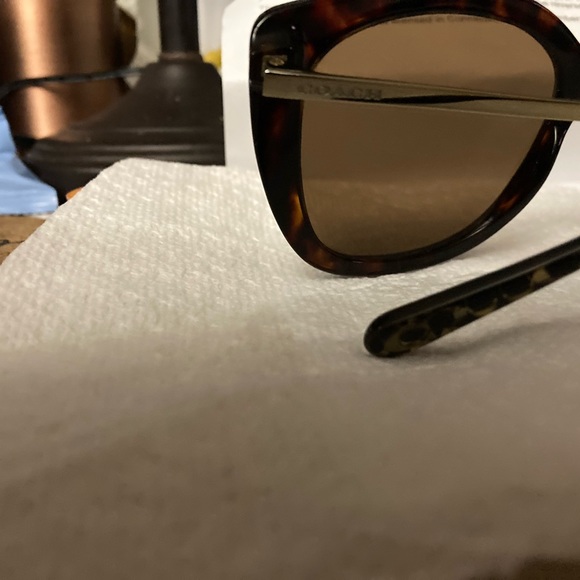 Coach sunglasses - Picture 4 of 8
